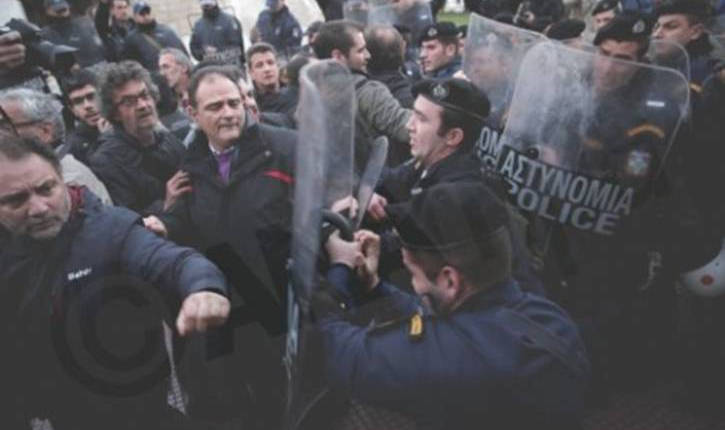 Όλοι στους δρ