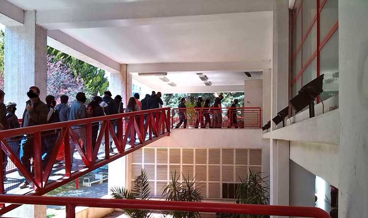 συγκέντρωση στο Δημαρχείο Καισαριανής ενάντια στην εργασιακή συνθήκη της «κοινωφελούς» σκλαβιάς