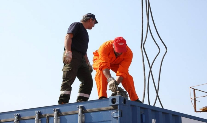 Εργάτες COSCO στον Πειραιά