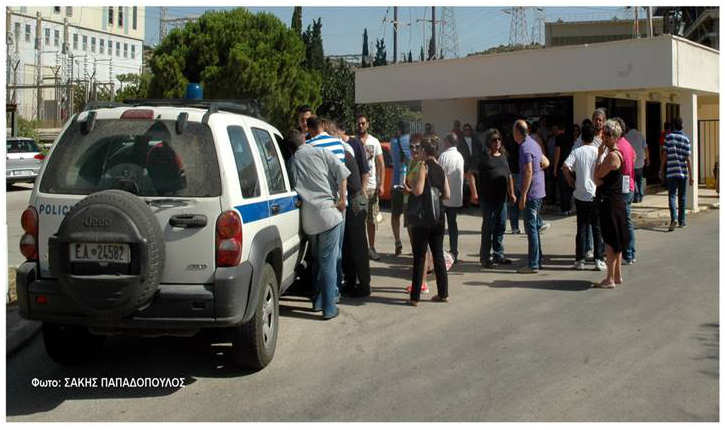 Επιδώθηκαν τα φύλλα πορείας στον ΑΗΣ Λαυρίου την ώρα της συγγκέντρωσης