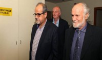 Ο πρόεδρος της ΑΚΤΩΡ Δημήτρης Κούτρας (δεξιά), ο Διευθύνων Σύμβουλος της Eldorado Gold Paul Wright (κέντρο) και ο Διευθύνων Σύμβουλος της Ελληνικός Χρυσός Μιχάλης Θεοδωρακόπουλος προσέρχονται στο υπουργείο Περιβάλλοντος. Μεγάλα ζόρια…Πολιτική λύση σημαίνει πολιτική συμφωνία με τη διαπλοκή.