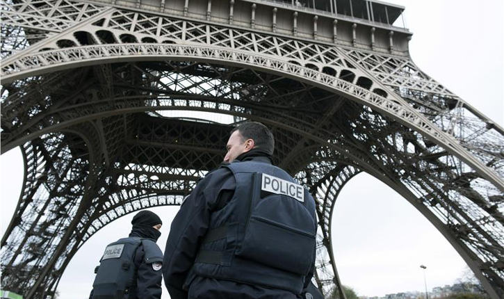paris-eiffel-police725